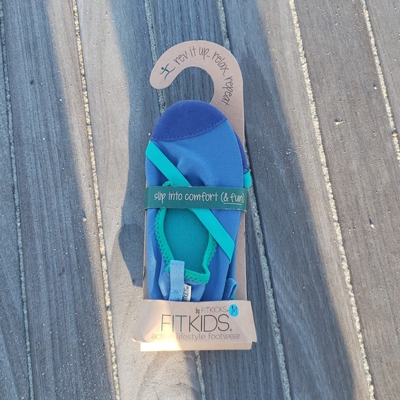 Fit Kids Swim Shoes - Picture 2 of 12